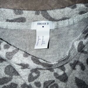 Forever 21 Gray Animal Print Top